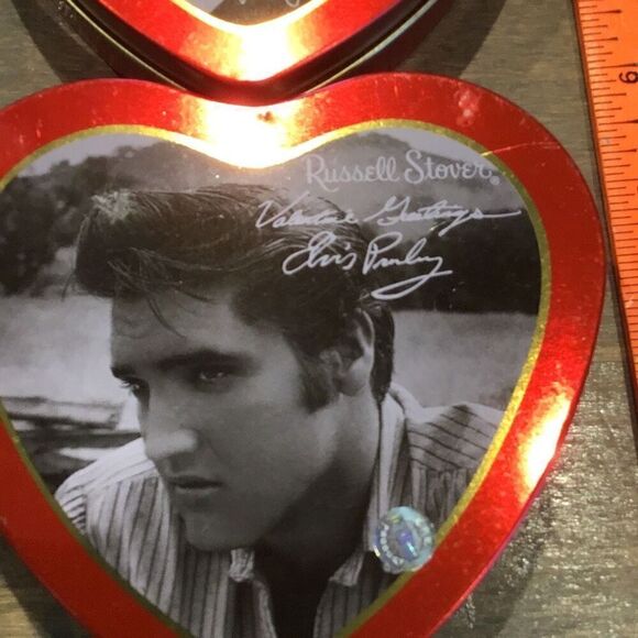 Set of four Elvis Presley collector valentine towns from Russell Stover - Picture 2 of 6